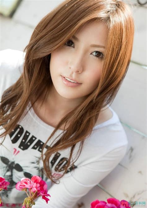 椎名由奈 .